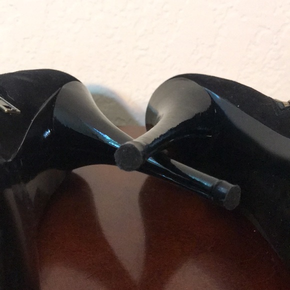 Black high heeled boots - Picture 11 of 12